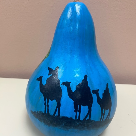 Beautifully Hand Painted Nativity Scene Large Dried Gourd Folk Art Faye Thompson - Picture 4 of 8
